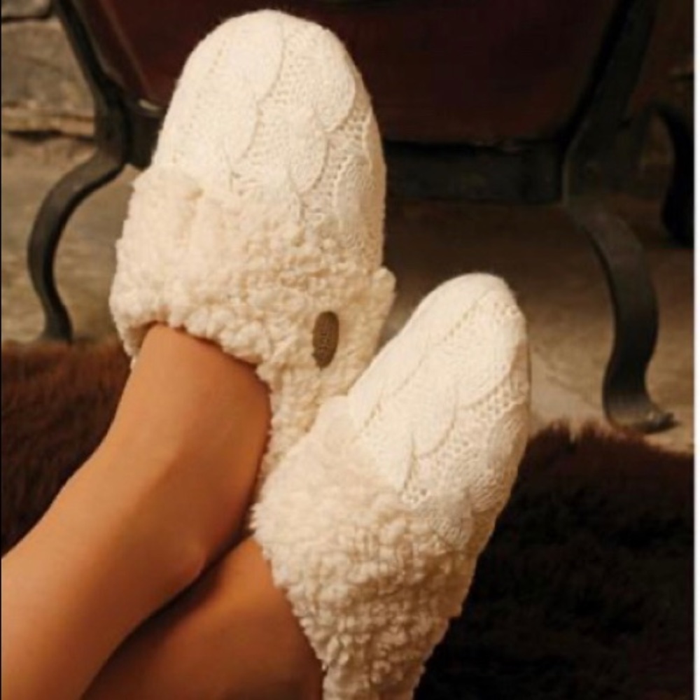 NWT. Aran Unisex Slippers - Picture 1 of 8